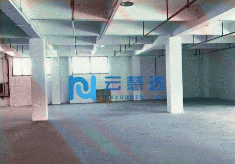 空港经济区5300平米仓库出租，园区内有宿舍和食堂